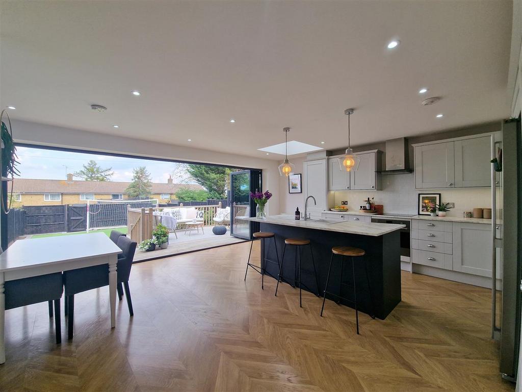 Kitchen 4.jpg