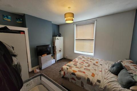 73 Walton Road, Folkestone, CT19 5QS