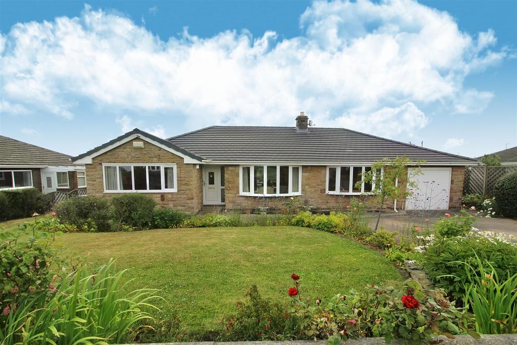 Elmfield Drive, Skelmanthorpe, Huddersfield HD8 9BT 4 bed detached