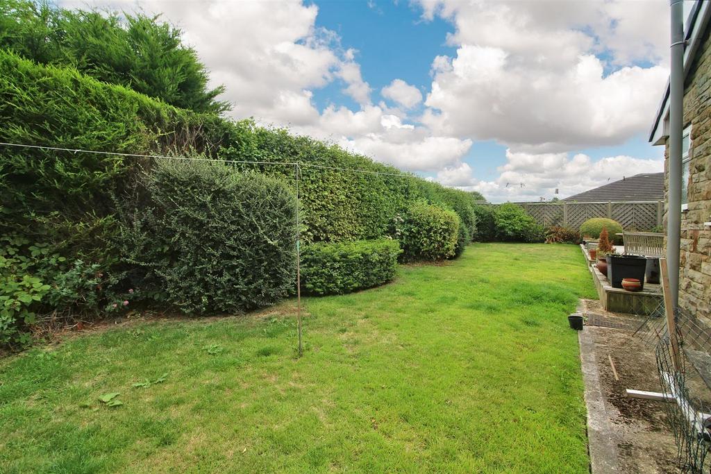 Elmfield Drive, Skelmanthorpe, Huddersfield HD8 9BT 4 bed detached