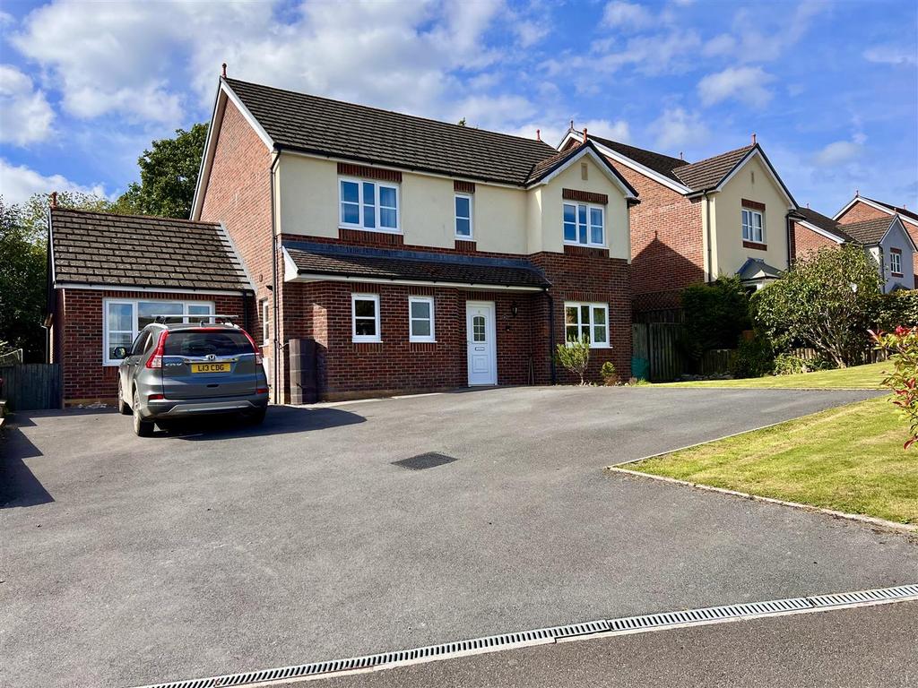 Parc Pencae, Llandybie, Ammanford 5 bed detached house £450,000