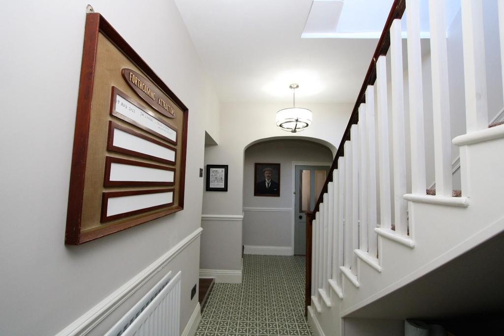 Hallway5.JPG