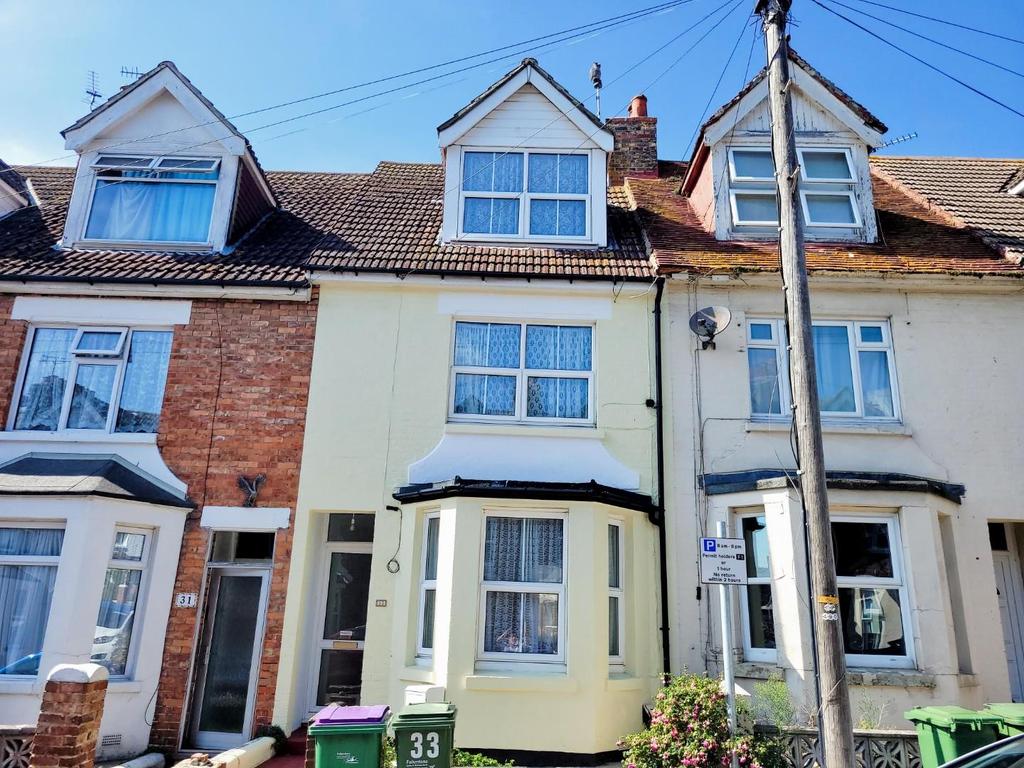Garden Road, Folkestone, Kent 3 bed terraced house £950 pcm (£219 pw)