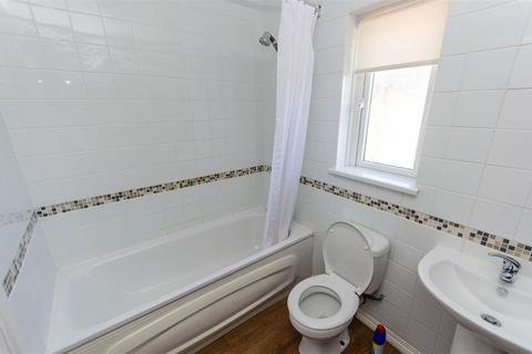17 Owthorne Walk, Withernsea, HU19 2AZ