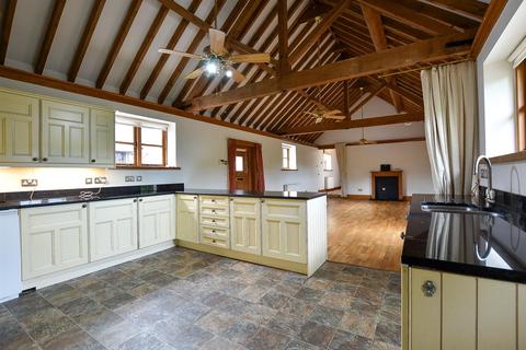 2 bedroom character property to rent - East Barn, Great Cossington Farm, Aylesford