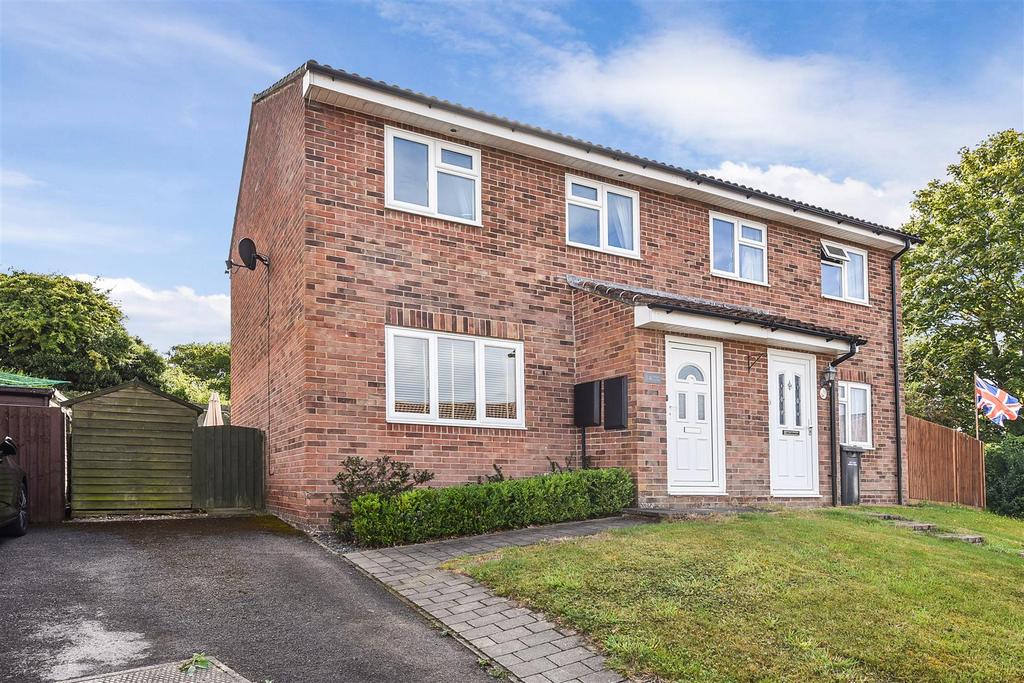 Ward Close, Andover 3 bed semidetached house for sale £310,000