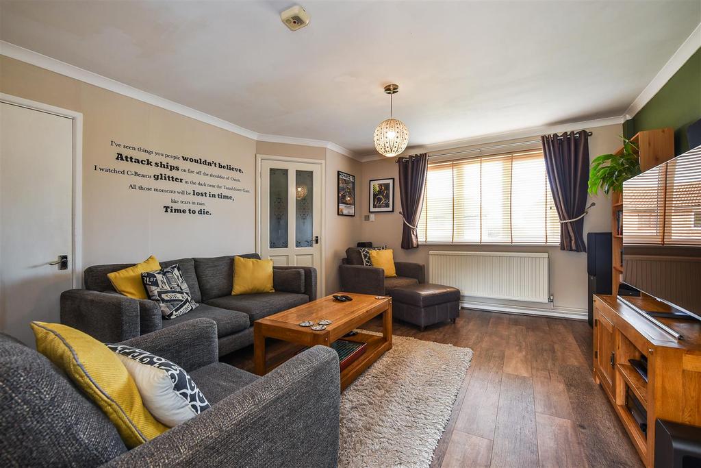 Ward Close, Andover 3 bed semidetached house £310,000