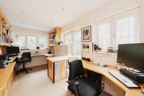 2 Nelson Walk, Epsom, KT19 7LR