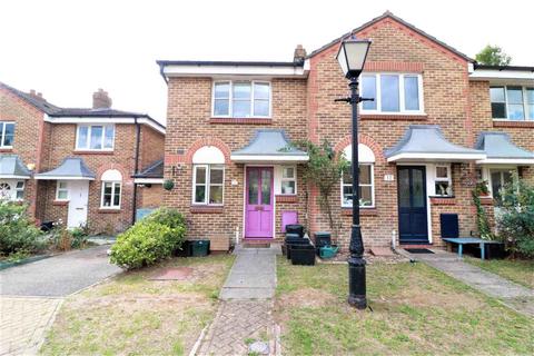 2 bedroom house to rent, Parkside Close, Penge