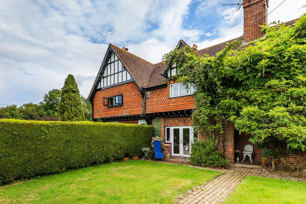 Dog Cottages, East Grinstead, RH19 3 bed terraced house £650,000