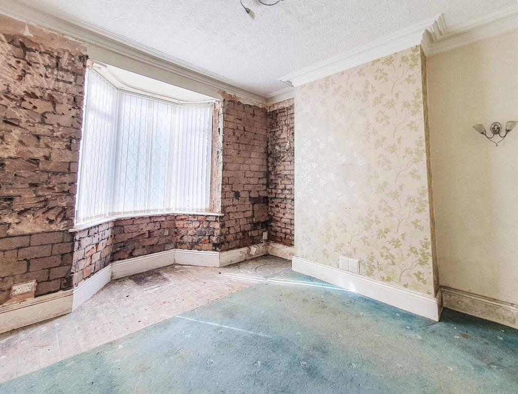 Sharples Hall Steet, Oldham, OL4 3 bed terraced house £135,000