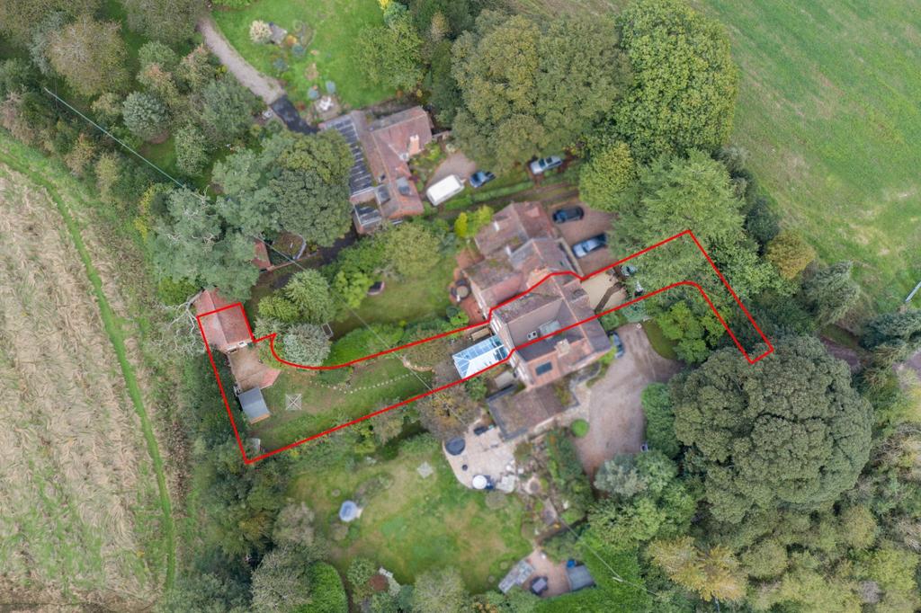 Woodrow Lane, Catshill, Bromsgrove... 4 bed country house £500,000