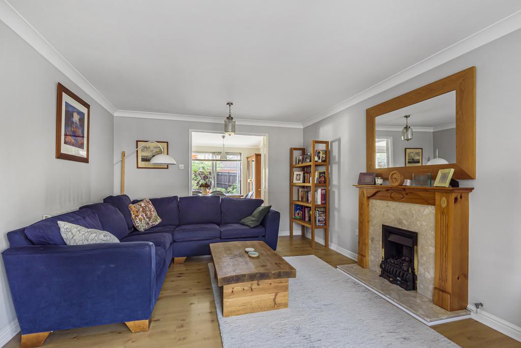 Redwoods, Row Town, Addlestone, KT15 4 bed detached house £695,000