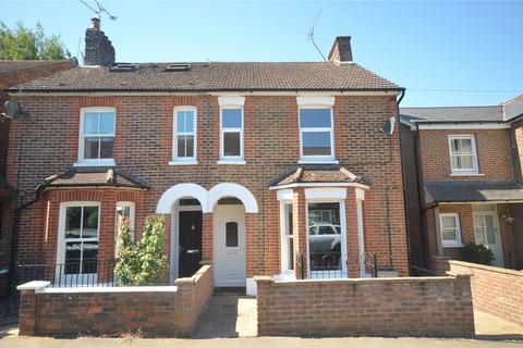 4 bedroom semi-detached house for sale - St Georges Road, Farnham, Surrey, GU9