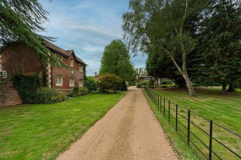 2 bedroom semi-detached house to rent, Park Road, Stoke Poges, Slough