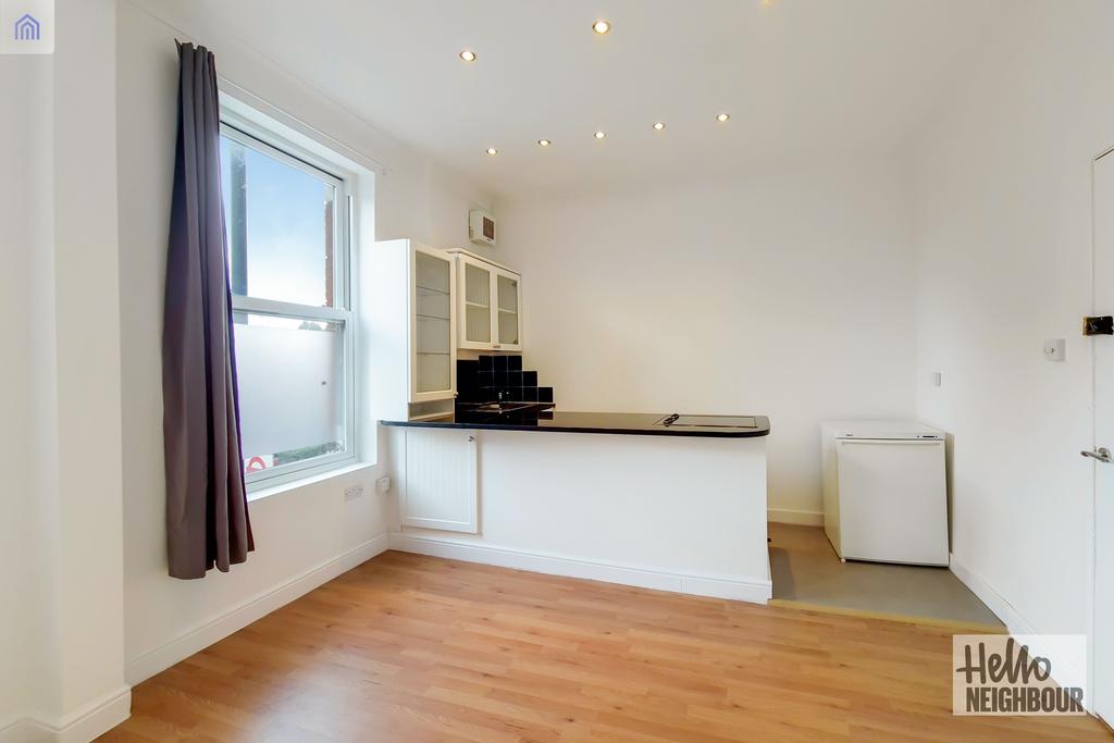 Richmond Road, Twickenham, TW1 1 bed apartment £1,375 pcm (£317 pw)