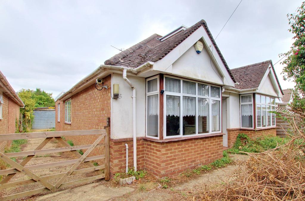 Walkers Lane South, Blackfield 3 bed detached bungalow £450,000