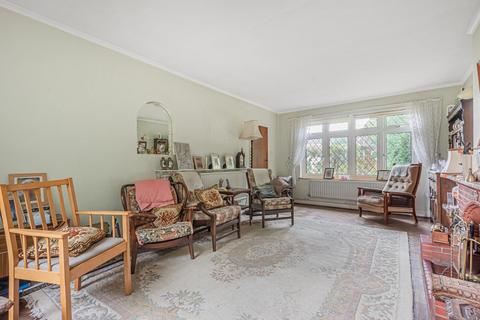5 Greys Park Close, Keston, BR2 6BD