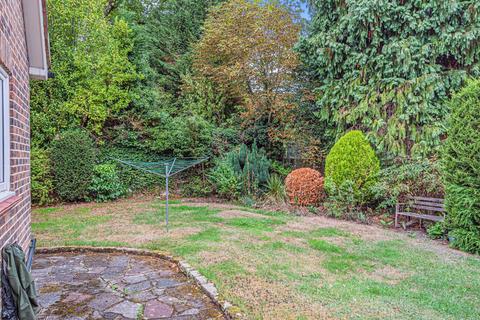 5 Greys Park Close, Keston, BR2 6BD