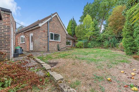 5 Greys Park Close, Keston, BR2 6BD