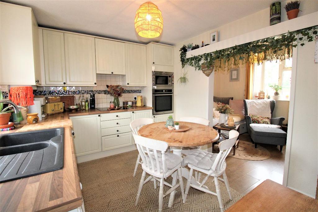 WEST STREET, OLNEY 2 bed terraced house £250,000