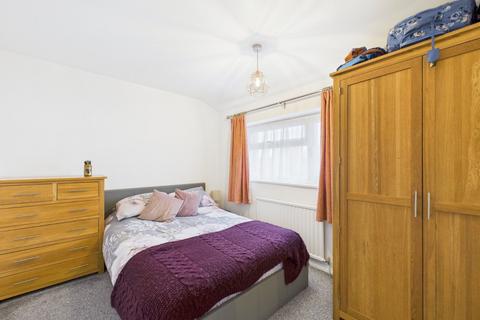 3 bedroom terraced house to rent, Firs Close, Hazlemere, High Wycombe, HP15