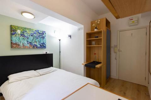 Studio to rent, West Cromwell Road, Earls Court, London, SW5