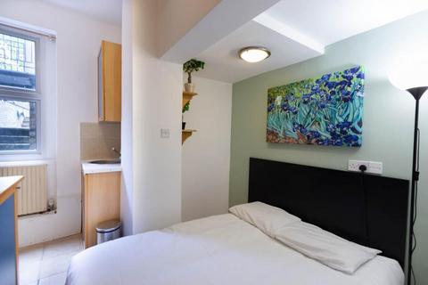 Studio to rent, West Cromwell Road, Earls Court, London, SW5