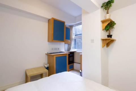 Studio to rent, West Cromwell Road, Earls Court, London, SW5