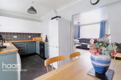 116 Romford Road, Aveley, South Ockendon, RM15 4PJ