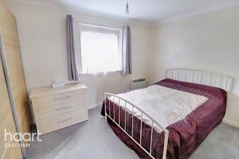 2 bedroom flat for sale, Queensberry Place, London