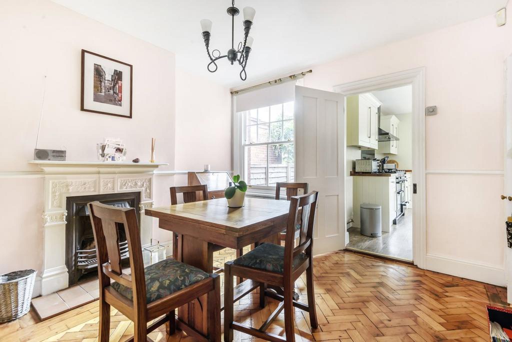 Hogshill Lane, Cobham, KT11 3 bed semidetached house £700,000