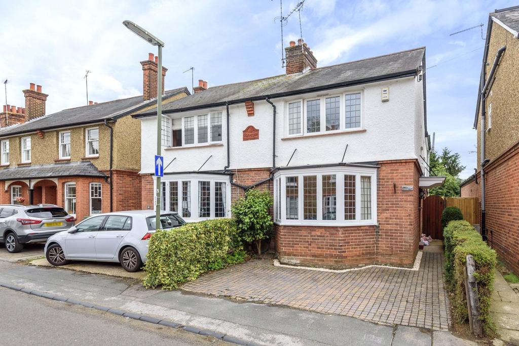 Hogshill Lane, Cobham, KT11 3 bed semidetached house £700,000