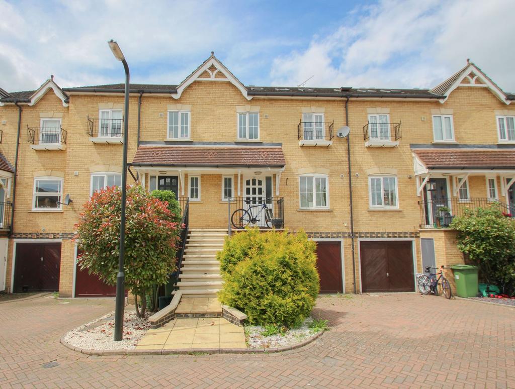 Lynwood Road, Thames Ditton, KT7 4 bed townhouse £2,750 pcm (£635 pw)