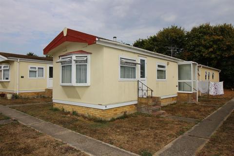 2 bedroom chalet for sale - St. Osyth Road, Little Clacton, Clacton-on-Sea