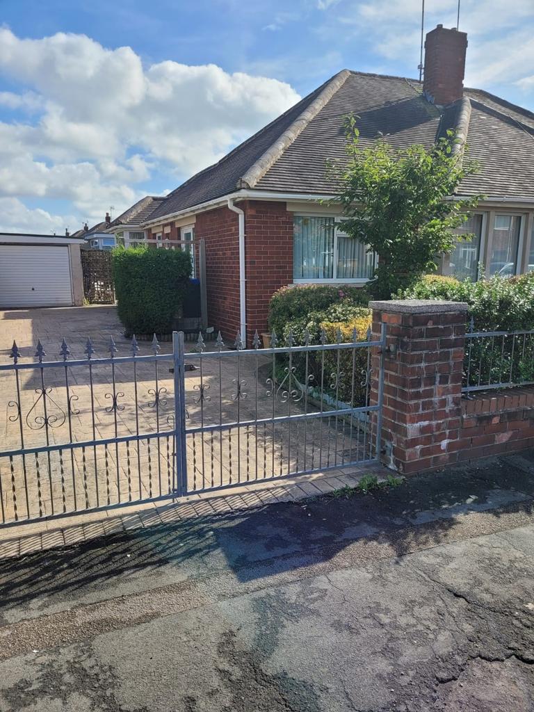 Abbey Road, Blackpool FY4 2 bed bungalow £750 pcm (£173 pw)