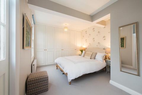 60 Reform Street, London, SW11 5AJ