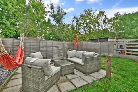 3 The Grove, Caterham, CR3 5QD