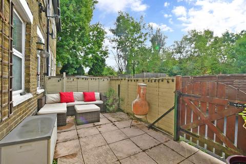 3 The Grove, Caterham, CR3 5QD