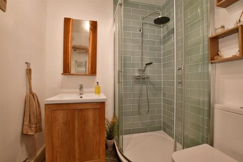 3 The Grove, Caterham, CR3 5QD