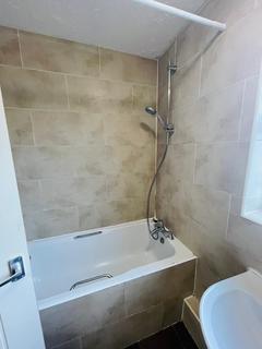 2 bedroom flat to rent, Ilford, IG1