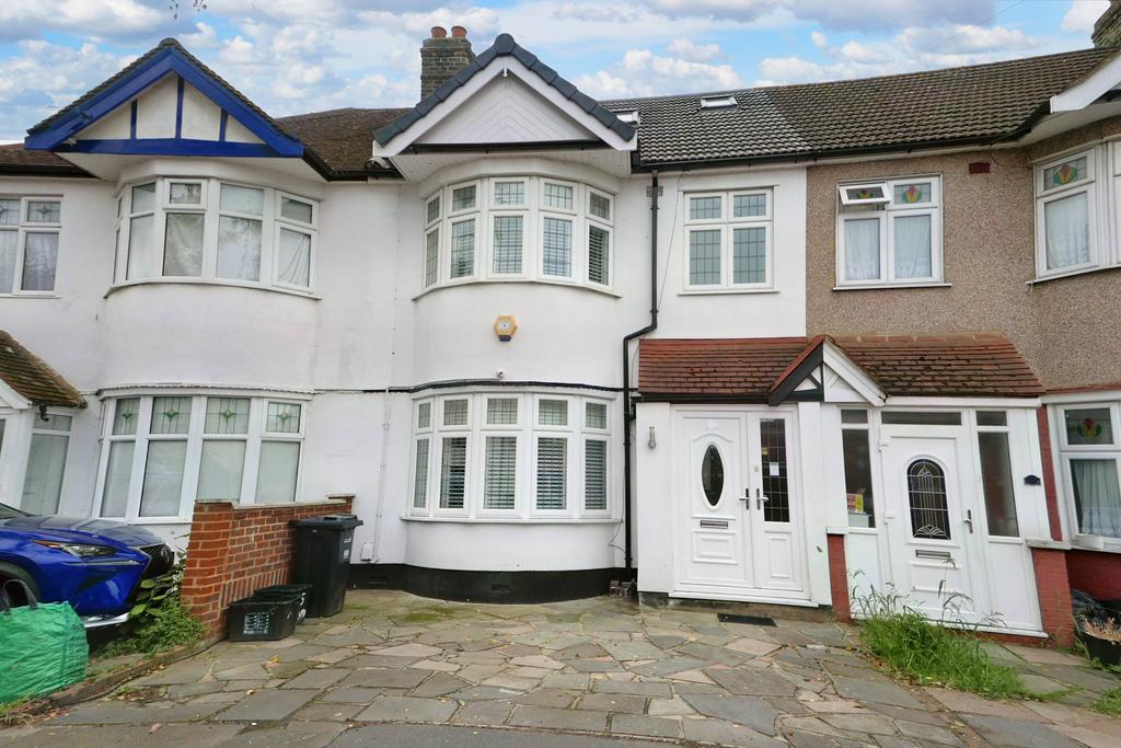 Selwyn Avenue, Ilford IG3 4 bed terraced house £2,200 pcm (£508 pw)