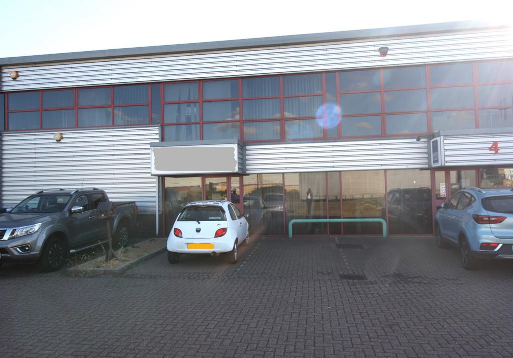 capstan-centre-tilbury-essex-rm18-terraced-house-899-000