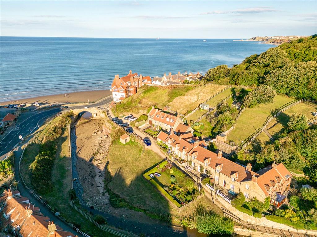 The Valley, Sandsend, Whitby, North Yorkshire, YO21 3 bed terraced