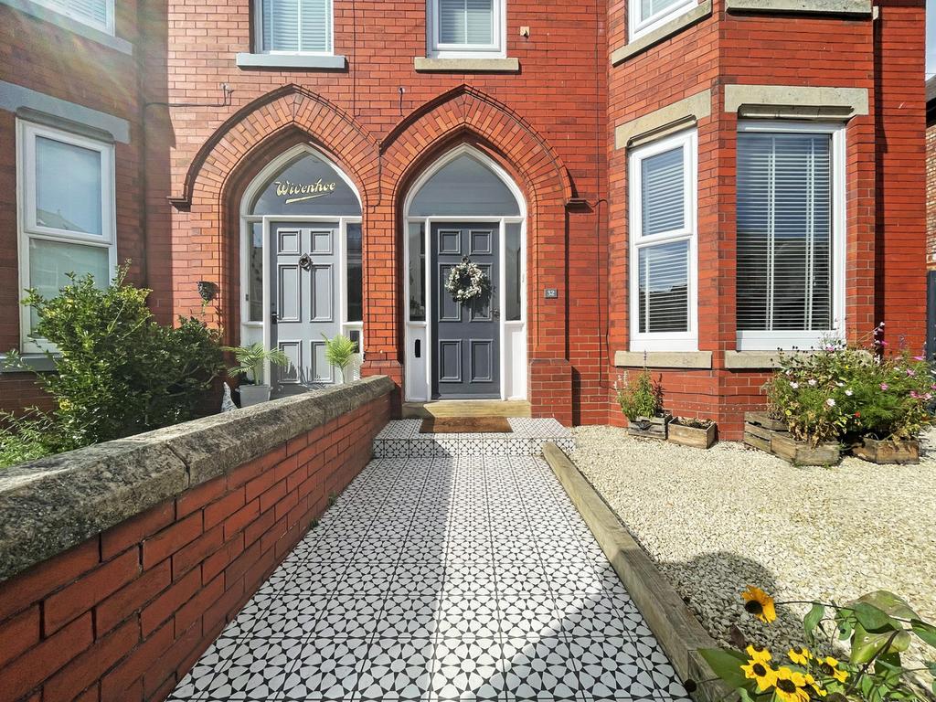 Tunstall Avenue, Hartlepool, TS26 4 bed semidetached house £310,000