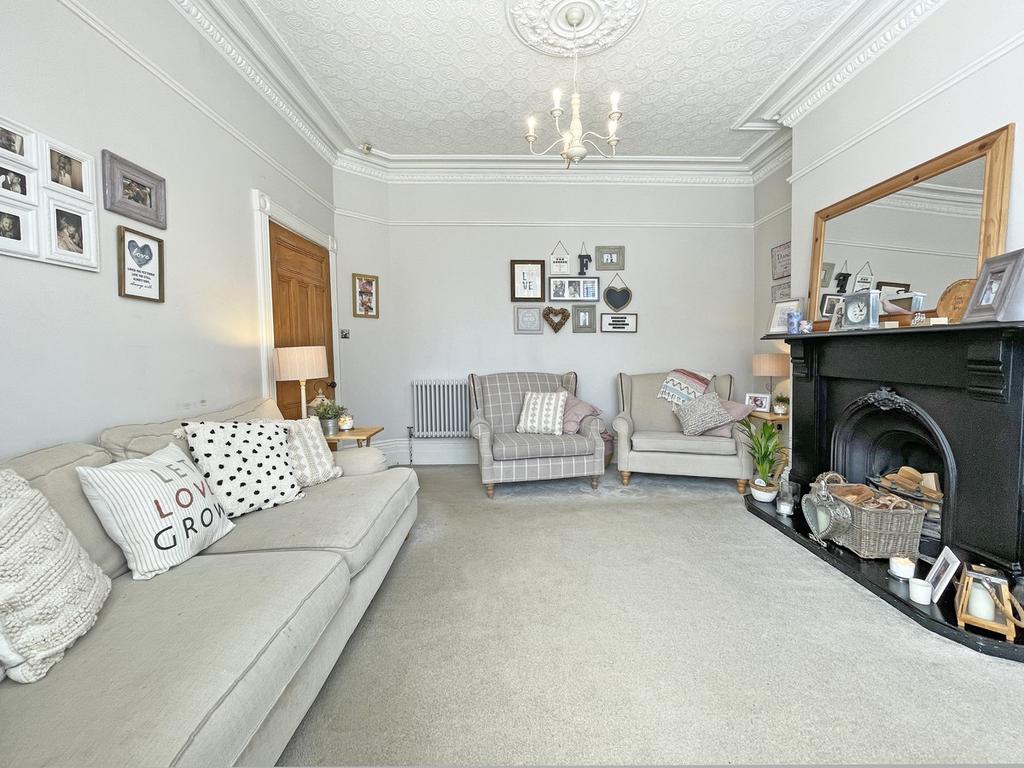 Tunstall Avenue, Hartlepool, TS26 4 bed semidetached house £310,000