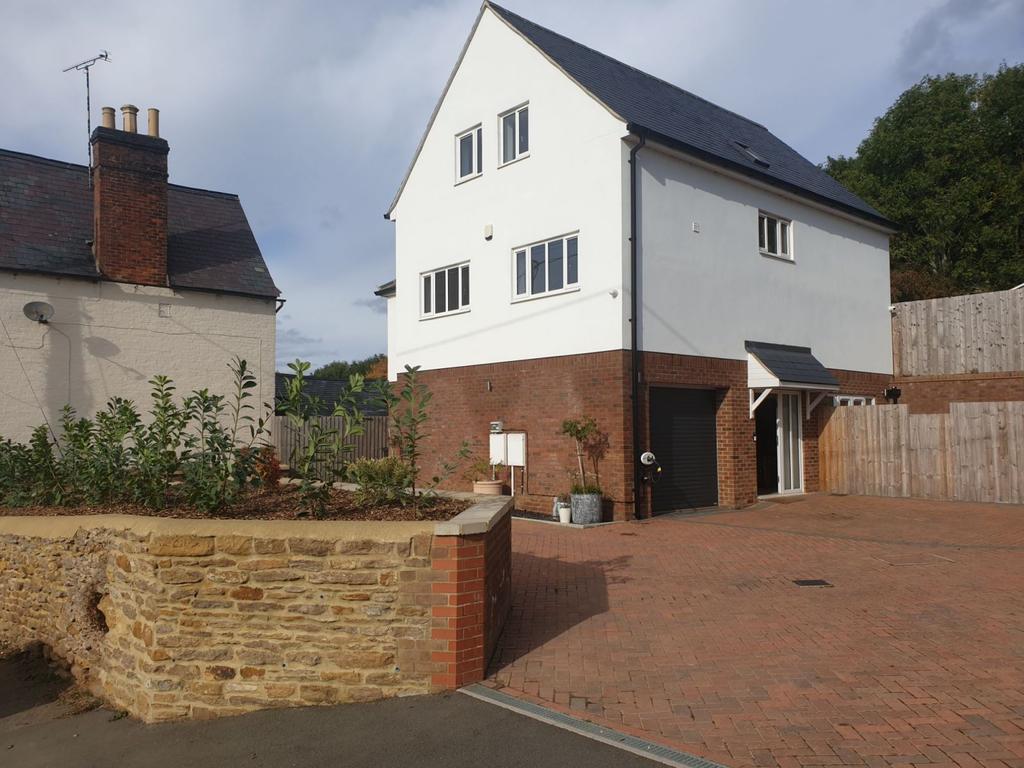 West Street, Long Buckby, Northamptonshire NN6 7QE 4 bed detached house