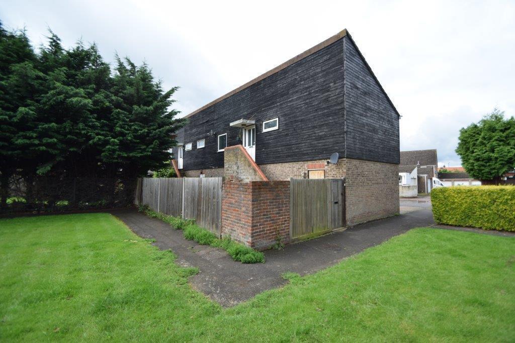 Rochfords Gardens, Slough, Berkshire, SL2 1 bed for sale £