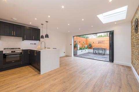 2 bedroom flat to rent - Choumert Road, London, SE15
