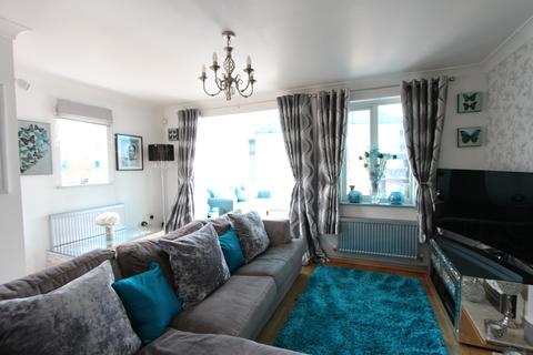 76 Lennox Close, Chafford Hundred, Grays, RM16 6AP